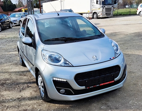 Peugeot 107 cena 18950 przebieg: 167000, rok produkcji 2014 z Trzebiatów małe 407